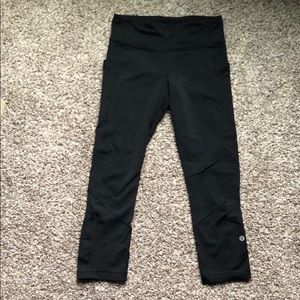 Black Lululemon Capri legging
